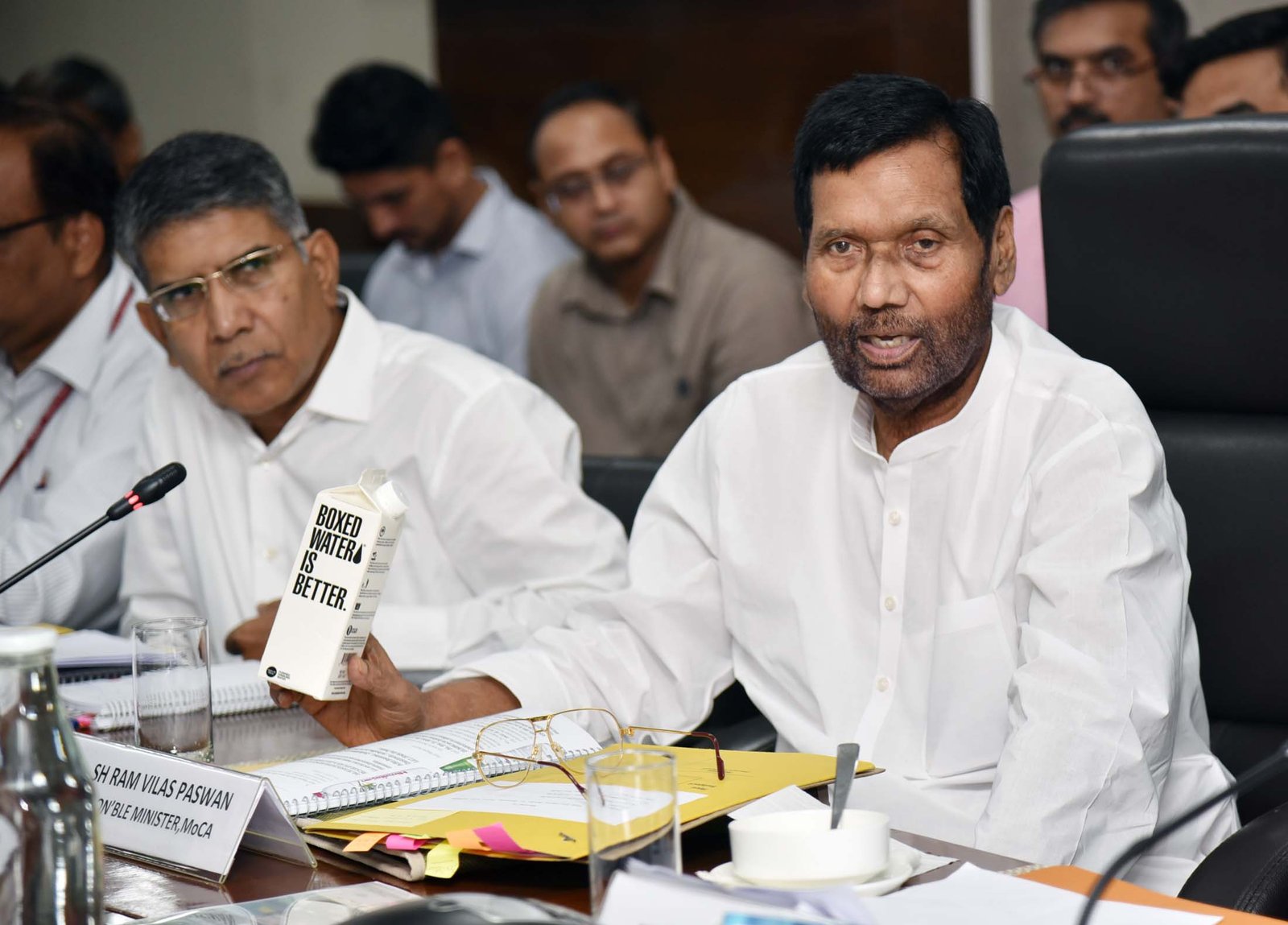 Paswan chairs meeting with stakeholders for SUP alternatives