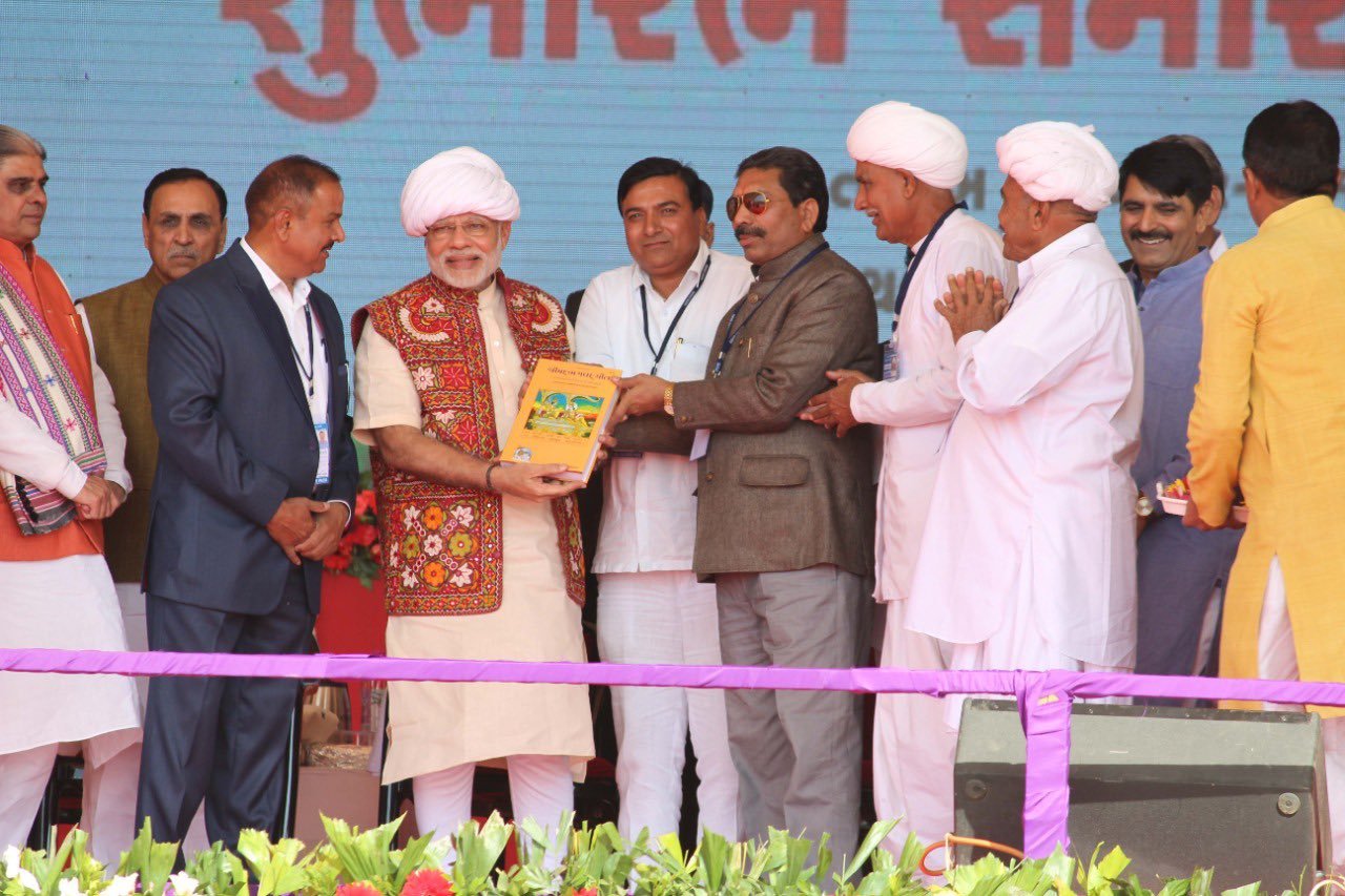 pm-lays-foundation-stone-of-multiple-projects-at-banas-dairy-sankul-gujarat