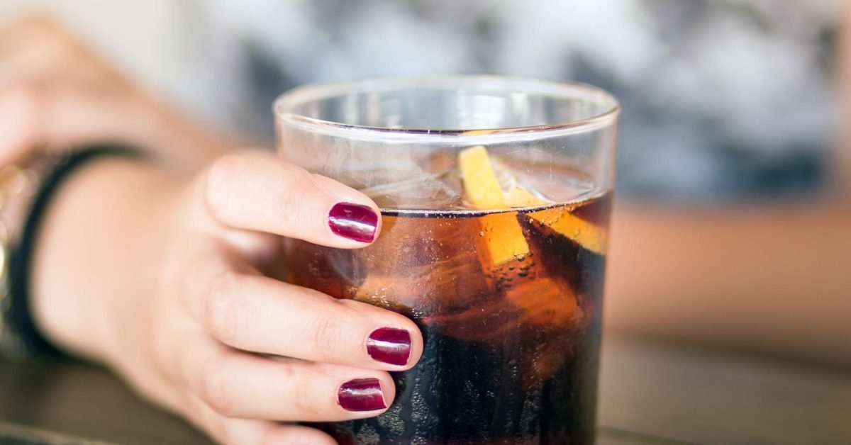 study-links-sugary-beverage-consumption-in-young-women-with-colorectal-cancer-risk