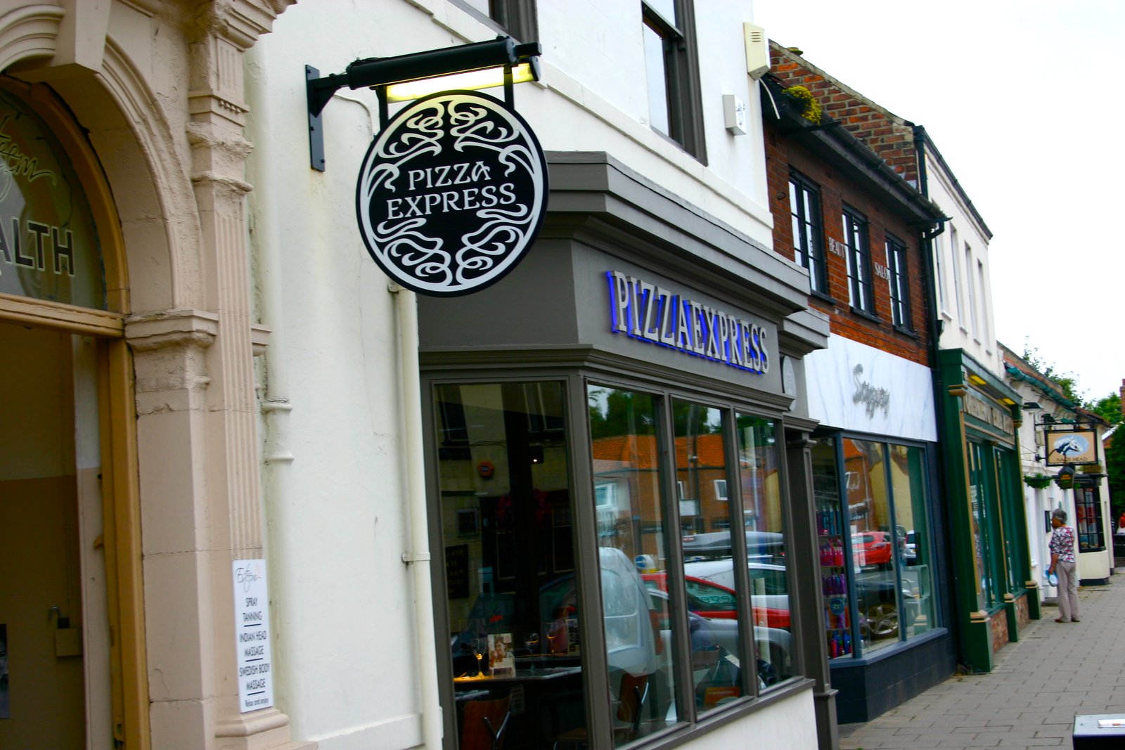 gourmet-investments-plans-to-revamp-pizza-express-brand-in-india