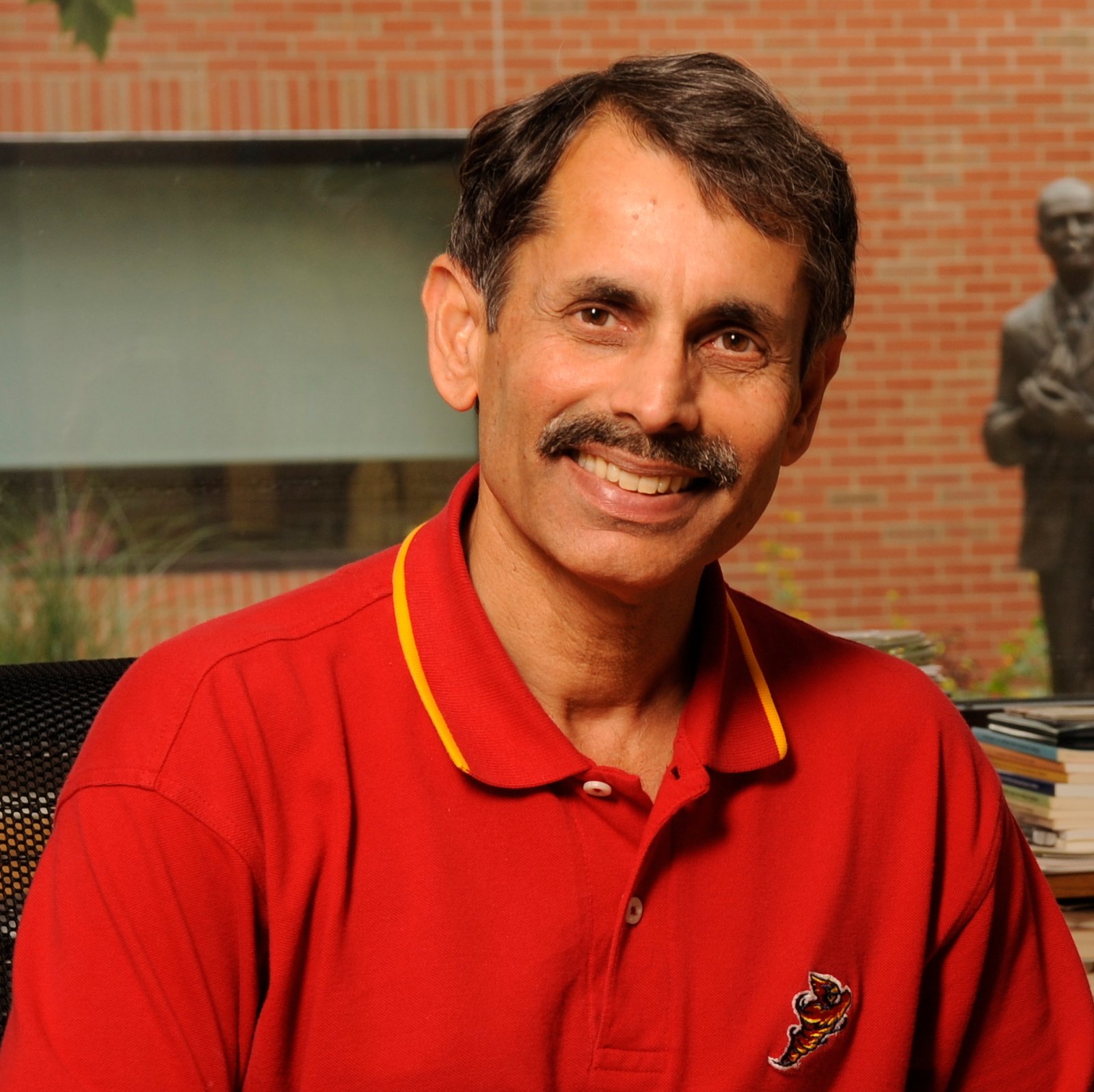 isu-professor-receives-global-academic-leadership-award