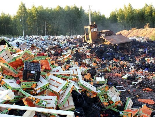 cmc-health-squad-destroys-2-5-quintal-stale-food-at-bali-jatra
