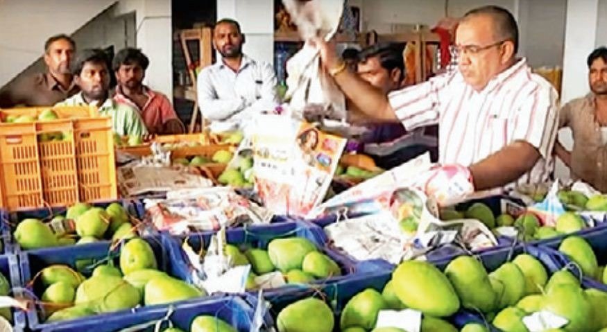 crackdown-on-eatery-stocks-worth-rs-35-lakh-seized