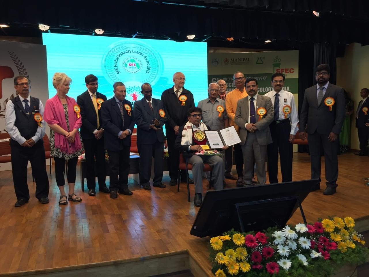 dabur-bags-sfe-herbal-industry-leader-award-2019