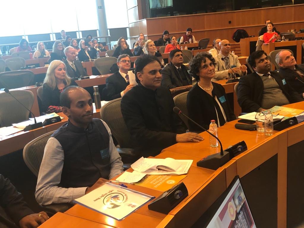 dr-chauhan-receives-ayurveda-ratan-award-in-brussels