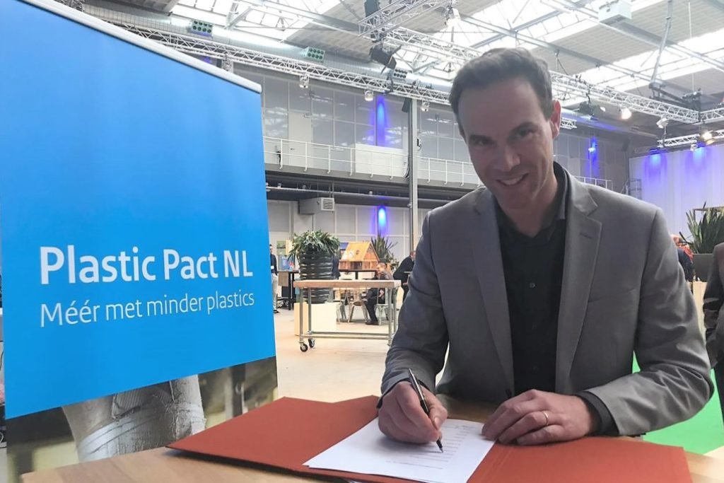 FrieslandCampina signs Plastic Pact