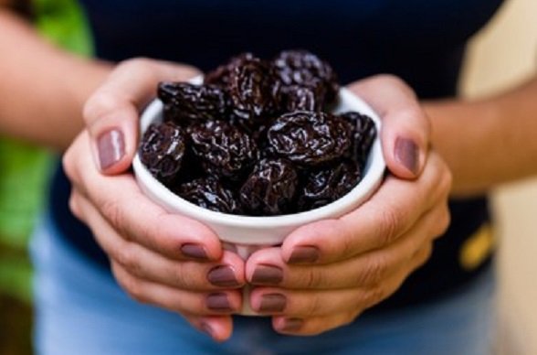 study-links-daily-consumption-of-prunes-with-heart-disease-risk